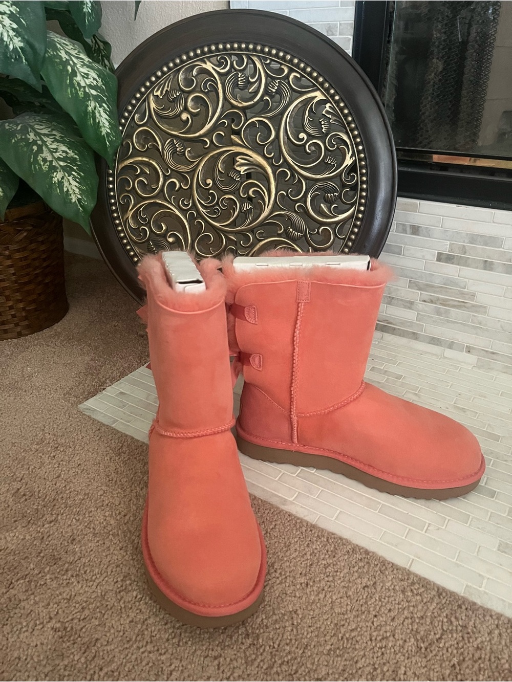 Women's UGG Coral Short Bailey bow Boots - size 9